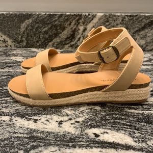 Tan Flatform Sandals Size 7.5 NEVER WORN Cityclassified Brand